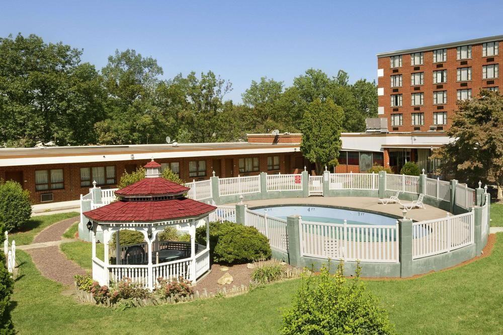 Days Inn & Suites By Wyndham Lebanon Pa Exterior photo